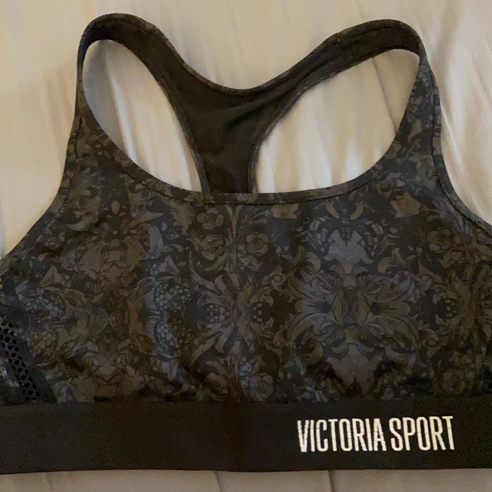 Women’s sports bra